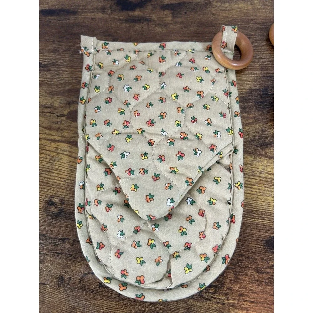 Vintage Kitchen Compliments Retro Vegetables Raccoon Pot Holder Mitt Set Decor